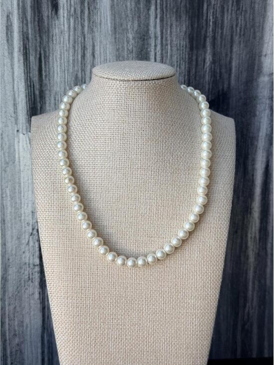 Jewelry - Vintage Glass Pearl Necklace 16” Classic Strand